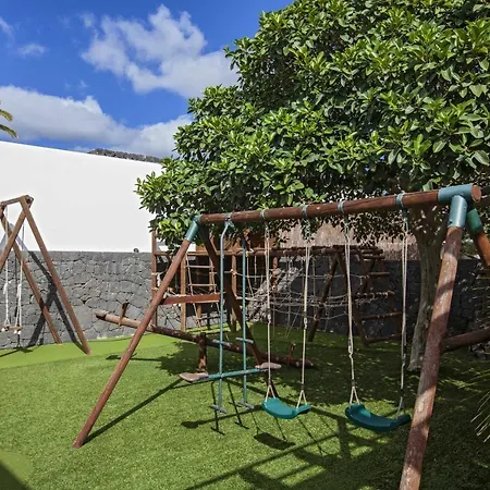 Villa Superb Puerto Calero Casa Acentejo Dos 6 Bedrooms Pool Table Childrens Play Area Yaiza (Lanzarote)