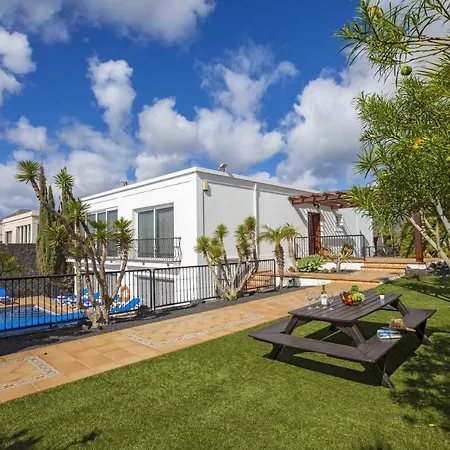 Superb Puerto Calero Casa Acentejo Dos 6 Bedrooms Pool Table Childrens Play Area Yaiza (Lanzarote)